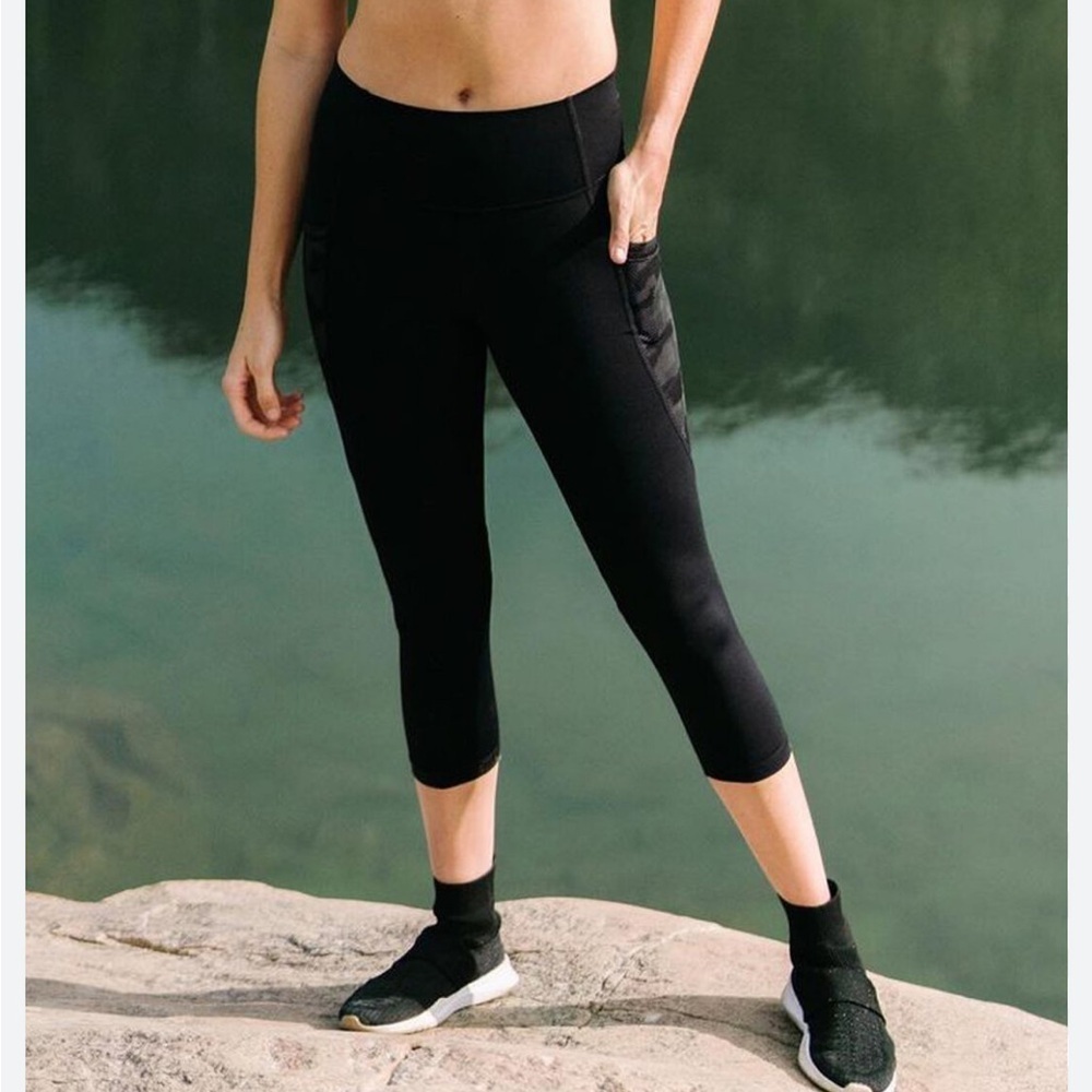 NWT ZYIA Black Cuffed Mirage Mid-Rise 7/8 Leggings